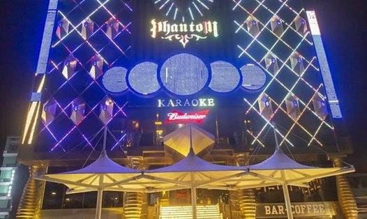 Một trong những cơ sở karaoke tại khu du lịch Bãi Cháy thuộc diện lớn nhất Quảng Ninh vẫn phải đóng cửa do vướng quy định về nguyên vật liệu làm cách âm. Ảnh: Nguyễn Hùng
