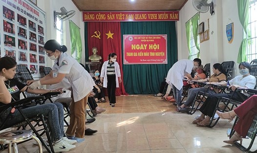 LĐLĐ huyện Đạ Huoai (Lâm Đồng) vận động 190 cán bộ, đoàn viên, công nhân, viên chức, người lao động tham gia hiến máu tình nguyện. Ảnh: Thúy Vân