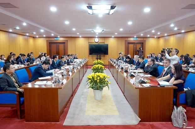 Quang cảnh cuộc Thứ trưởng Bộ Tài chính Nguyễn Đức Chi làm việc với đoàn Doanh nghiệp Cấp cao Hội đồng kinh doanh Mỹ - ASEAN (USABC). Ảnh: TTXVN