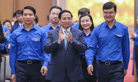 Thủ tướng Phạm Minh Chính và các Bí thư Trung ương Đoàn tới dự hội nghị đối thoại thanh niên 2023. Ảnh: VGP/Nhật Bắc