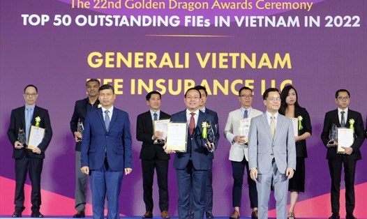 AIA Việt Nam vinh danh ở hạng mục Doanh nghiệp bảo hiểm dẫn đầu về chuyển đổi số” năm 2022-2023 trong khuôn khổ Giải thưởng Rồng Vàng. Ảnh: Doanh nghiệp cung cấp