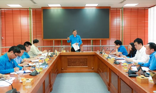 Phó Chủ tịch Thường trực Tổng LĐLĐVN Trần Thanh Hải đã biểu dương 9 đơn vị đã nỗ lực vượt qua những khó khăn để đáp ứng kịp thời việc tổ chức đại hội điểm. Ảnh: Hải Nguyễn