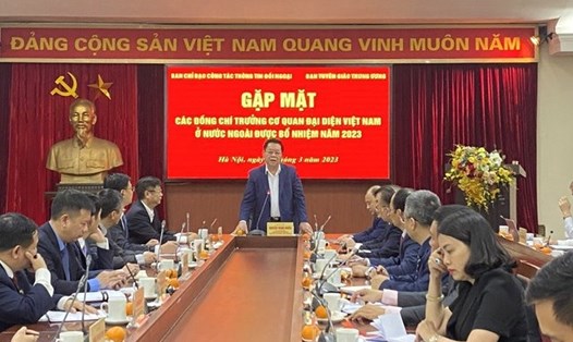 Trưởng Ban Tuyên giáo Trung ương Nguyễn Trọng Nghĩa khẳng định các cơ quan đại diện Việt Nam ở nước ngoài có vai trò quan trọng là lực lượng tuyến đầu làm công tác thông tin đối ngoại tại địa bàn ngoài nước. Ảnh: VGP