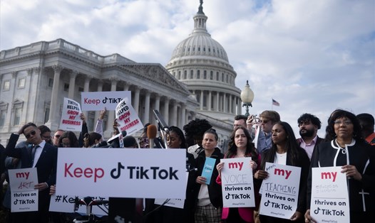 Người dân Mỹ tập trung tại một cuộc họp báo, thể hiện sự phản đối với lệnh cấm TikTok tại Đồi Capitol ở Washington, DC, Mỹ, vào ngày 22.3.2023. Ảnh: AFP