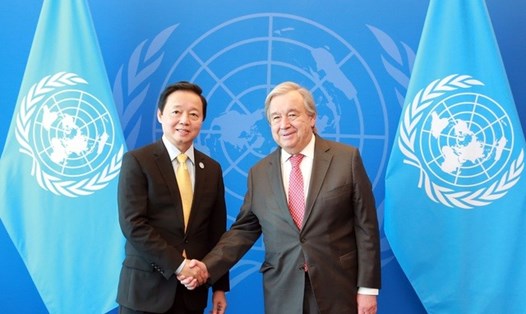Phó Thủ tướng Trần Hồng Hà và Tổng Thư ký Liên Hợp Quốc António Guterres. Ảnh: Báo Chính phủ