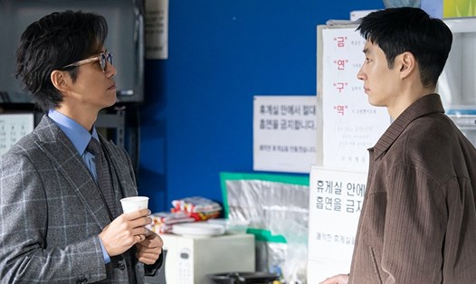 Cảnh tái hợp của Lee Je Hoon, Nam Goong Min trong “Taxi Driver 2”. Ảnh: Nhà sản xuất SBS