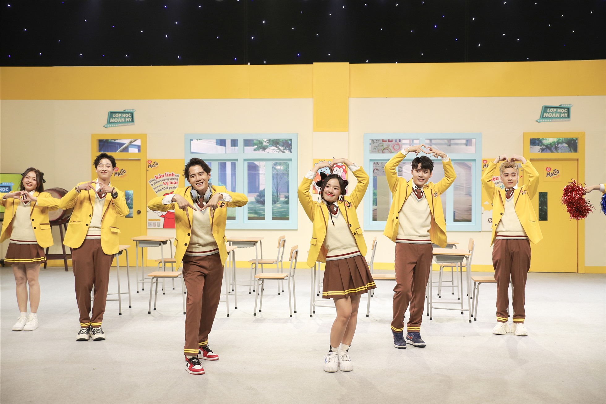 Các nghệ sĩ tham gia Lớp học hoàn mỹ mùa 2. Ảnh: Bee.