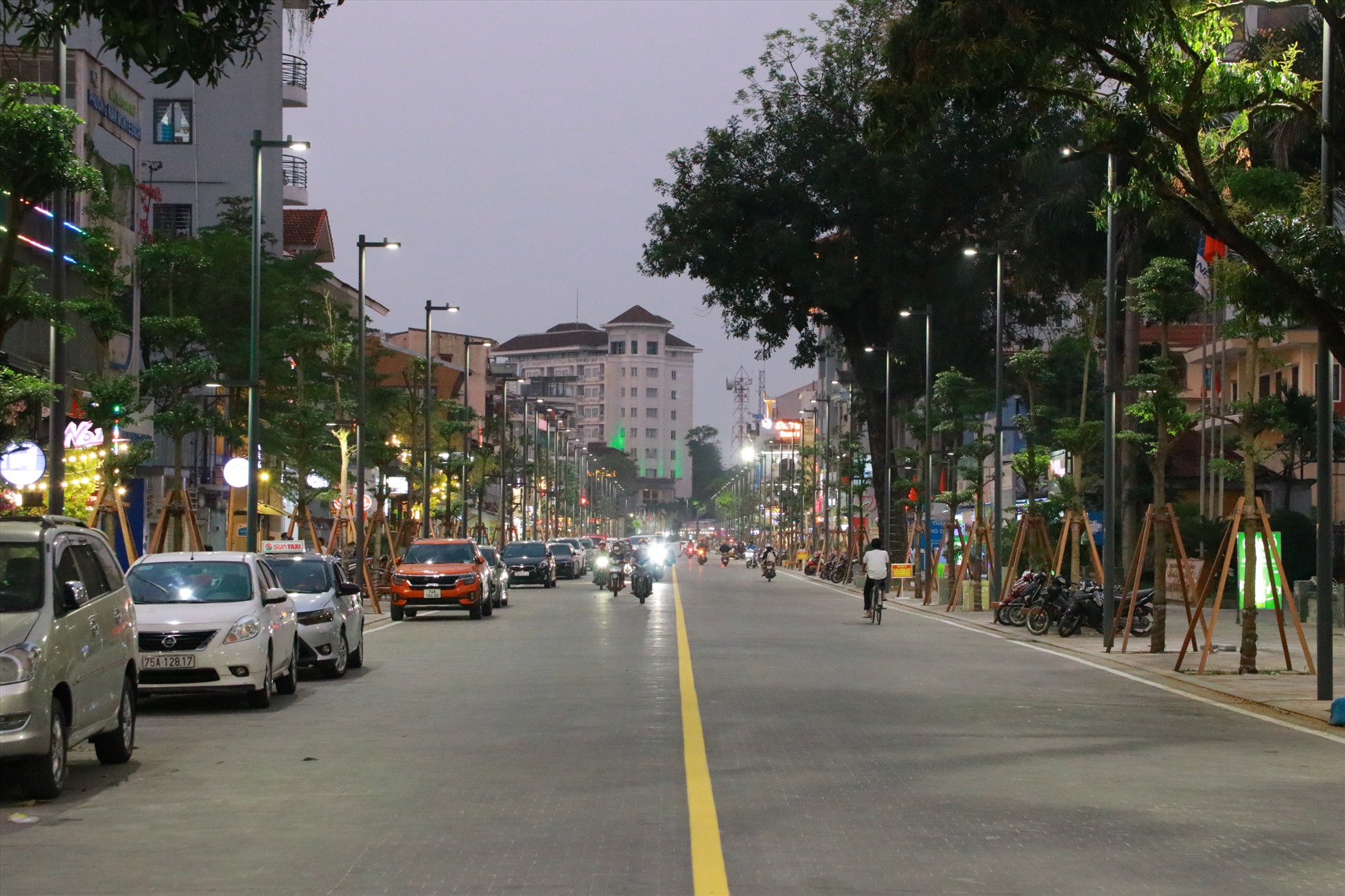 Phố đi bộ Hai Bà Trưng là tuyến phố đi bộ thứ 3 ở Huế. Ảnh: Quảng An.