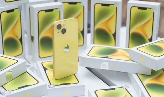 iPhone 14 màu vàng mới được kỳ vọng sẽ “hot” như màu tím của bộ đôi cao cấp. Ảnh: Anh Duy
