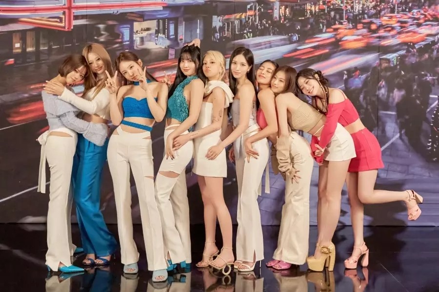 TWICE ghi nhận nhiều thành tích mới. Ảnh: JYP