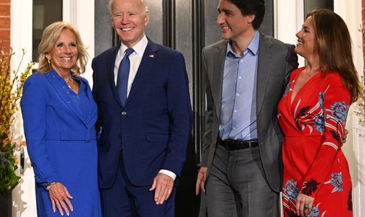 Thủ tướng Canada Justin Trudeau và phu nhân Sophie Grégoire Trudeau đón Tổng thống Mỹ Joe Biden và Đệ nhất phu nhân Jill Biden tại dinh thự của thủ tướng ở Ottawa, Canada ngày 23.3. Ảnh: AFP