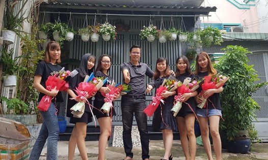 Anh Võ Văn Đạt đã từ bỏ làm giáo viên để thành lập doanh nghiệp hoa tươi trên toàn quốc. Ảnh: Nhân vật cung cấp.