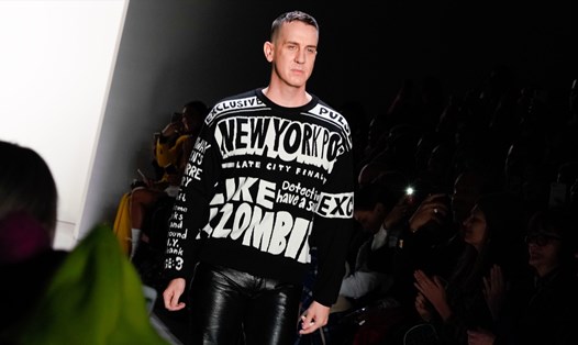 Nhà thiết kế nổi tiếng Jeremy Scott chính thức kết thúc hợp tác cùng thương hiệu thời trang xa xỉ Moschino. Ảnh: Xinhua