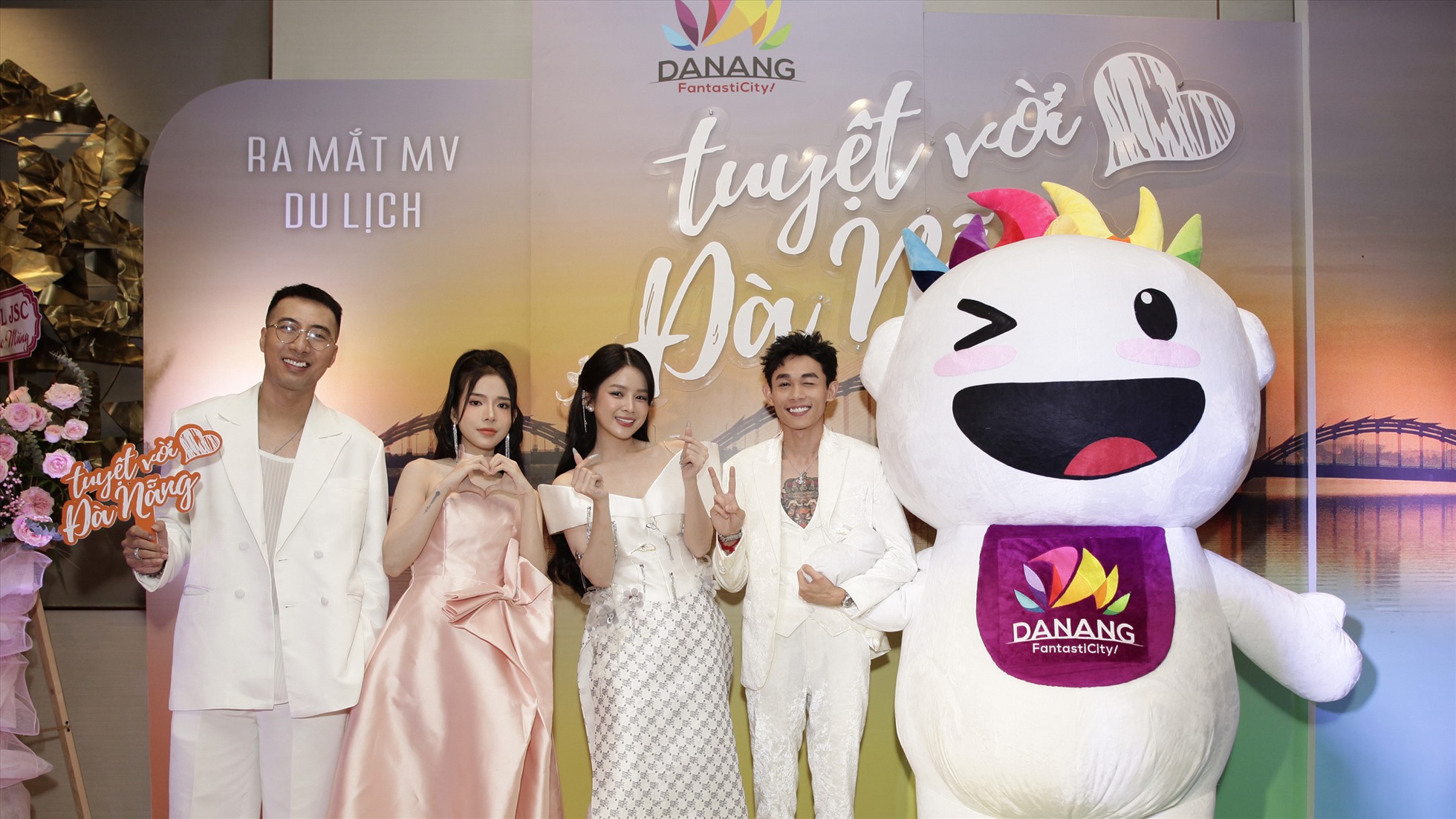 Ca sĩ Only C sáng tác ca khúc, quảng bá "Tuyệt vời Đà Nẵng". Ảnh: Nguyên Thi