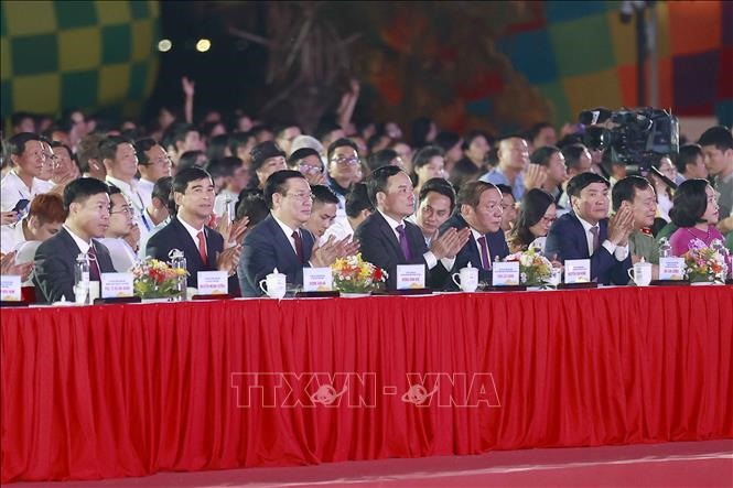 Chủ tịch Quốc hội Vương Đình và đại biểu dự khai mạc. Ảnh: Doãn Tấn/TTXVN