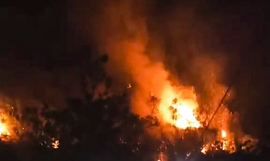 Hình ảnh vụ cháy rừng xảy ra tại xã Noong Luống, huyện Điện Biên đêm 15.3. Ảnh: Người dân cung cấp
