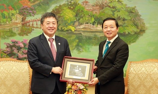 Phó Thủ tướng Trần Hồng Hà tiếp ông Shimuzu Akira – Trưởng Đại diện Cơ quan Hợp tác quốc tế Nhật Bản (JICA) tại Việt Nam. Ảnh: VGP