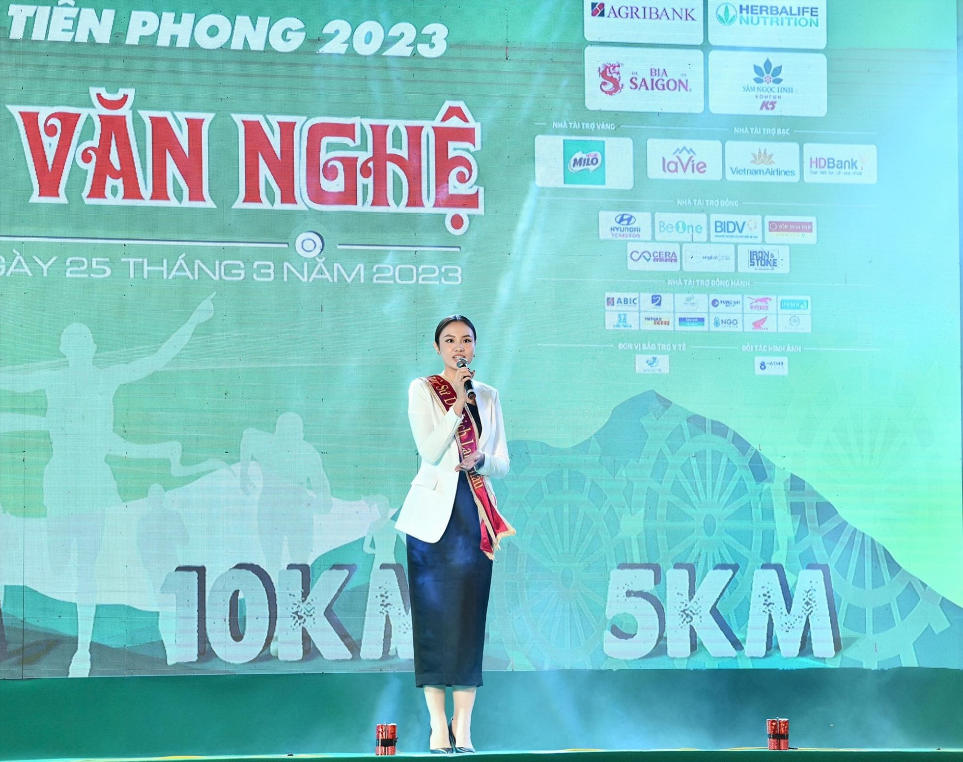 Á hậu Thủy Tiên tại một chương trình ở Lai Châu. Ảnh: Ban tổ chức.