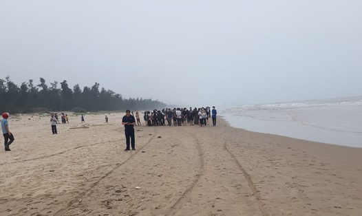 Biển Thạch Hải - nơi 3 học sinh lớp 7, trú xã Đồng Môn tắm biển bị chết đuối. Ảnh: Trần Tuấn.