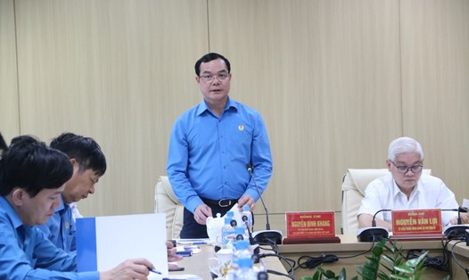 Ông Nguyễn Đình Khang - Chủ tịch Tổng LĐLĐ Việt Nam phát biểu tại buổi làm việc.Ảnh: Đình Trọng