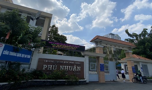 Trường THPT Phú Nhuận phát đi cảnh báo chiêu lừa "bố tai nạn". Ảnh: Tuệ Nhi