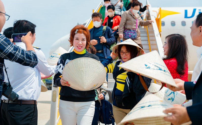 Khánh Hòa vừa đón chuyến bay charter đầu tiên khởi hành từ TP Daegu, Hàn Quốc.