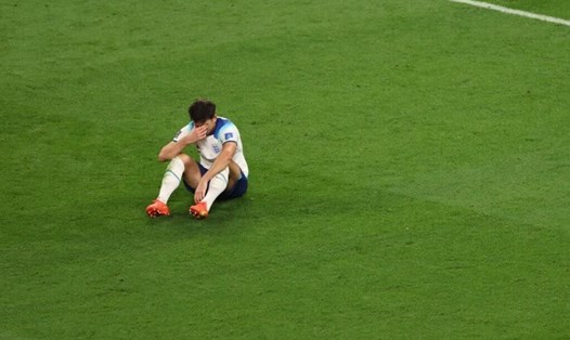 Hình ảnh thất vọng của Maguire sau khi dính chấn thương tại World Cup 2022.  Ảnh: AFP