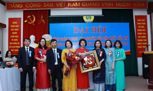 Đại hội Công đoàn Trung tâm Nghiên cứu Sản xuất Vắc xin và Sinh phẩm Y tế khóa IX, nhiệm kỳ 2023-2028. 
Ảnh: Công đoàn Y tế Việt Nam