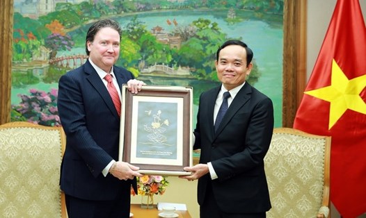 Phó Thủ tướng Chính phủ Trần Lưu Quang và Đại sứ Mỹ tại Việt Nam Marc E. Knapper. Ảnh: VGP