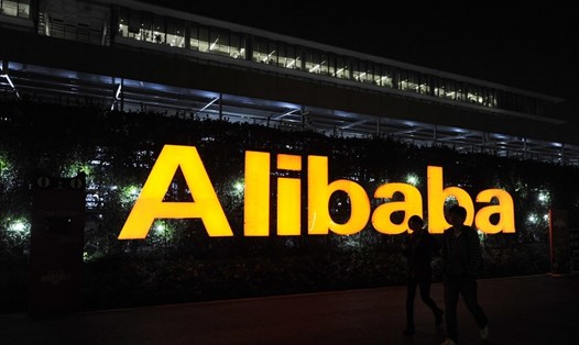 Logo Alibaba tại cơ sở của tập đoàn ở Hàng Châu, Trung Quốc. Ảnh: Xinhua