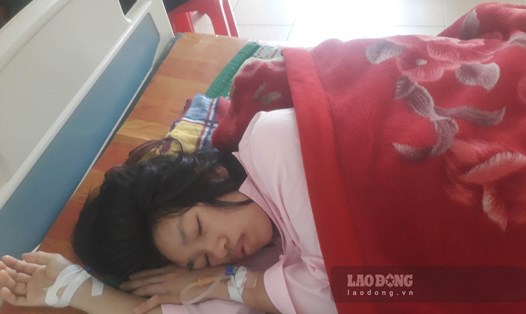 Dù đã qua cơn nguy kịch, nhưng sức khỏe của sản phụ Quách Thị Xuân vẫn còn rất yếu, cần thời gian điều trị lâu dài. Ảnh: GĐCC