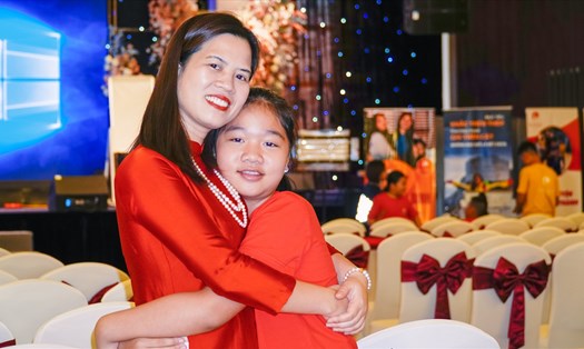 Theo chuyên gia Nguyễn Thị Lanh, cha mẹ cần chữa lành cho con để con lấy lại con người tự tin, bản lĩnh. Ảnh: NVCC