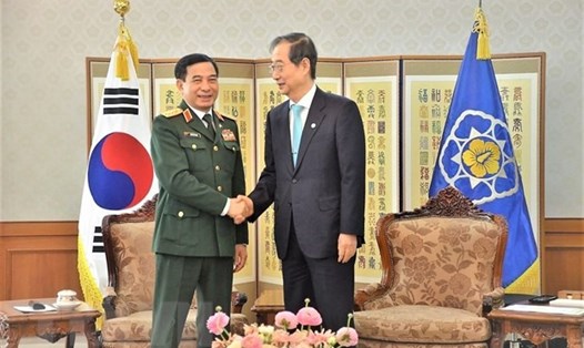 Bộ trưởng Bộ Quốc phòng Phan Văn Giang tiếp kiến Thủ tướng Hàn Quốc. Ảnh: TTXVN