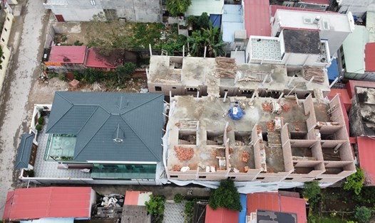 Dãy nhà ở liền kề không có phép xây dựng của gia đình Chủ tịch phường Lãm Hà. Ảnh: Đại An
