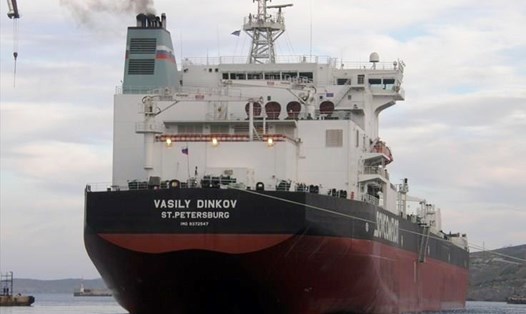 Tàu chở dầu phá băng chuyên dụng Vasily Dinkov của Nga thường xuyên hoạt động trên Tuyến đường Biển Bắc. Ảnh: Marine Traffic