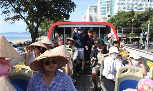 Nhu cầu di chuyển của khách du lịch vào trung tâm thành phố Nha Trang là rất lớn. Ảnh: Hữu Long