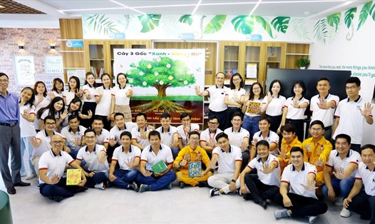 Buổi ra mắt Thư viện với Cây tri thức thu hút cán bộ công nhân viên. Ảnh: Công đoàn Dầu khí Việt Nam