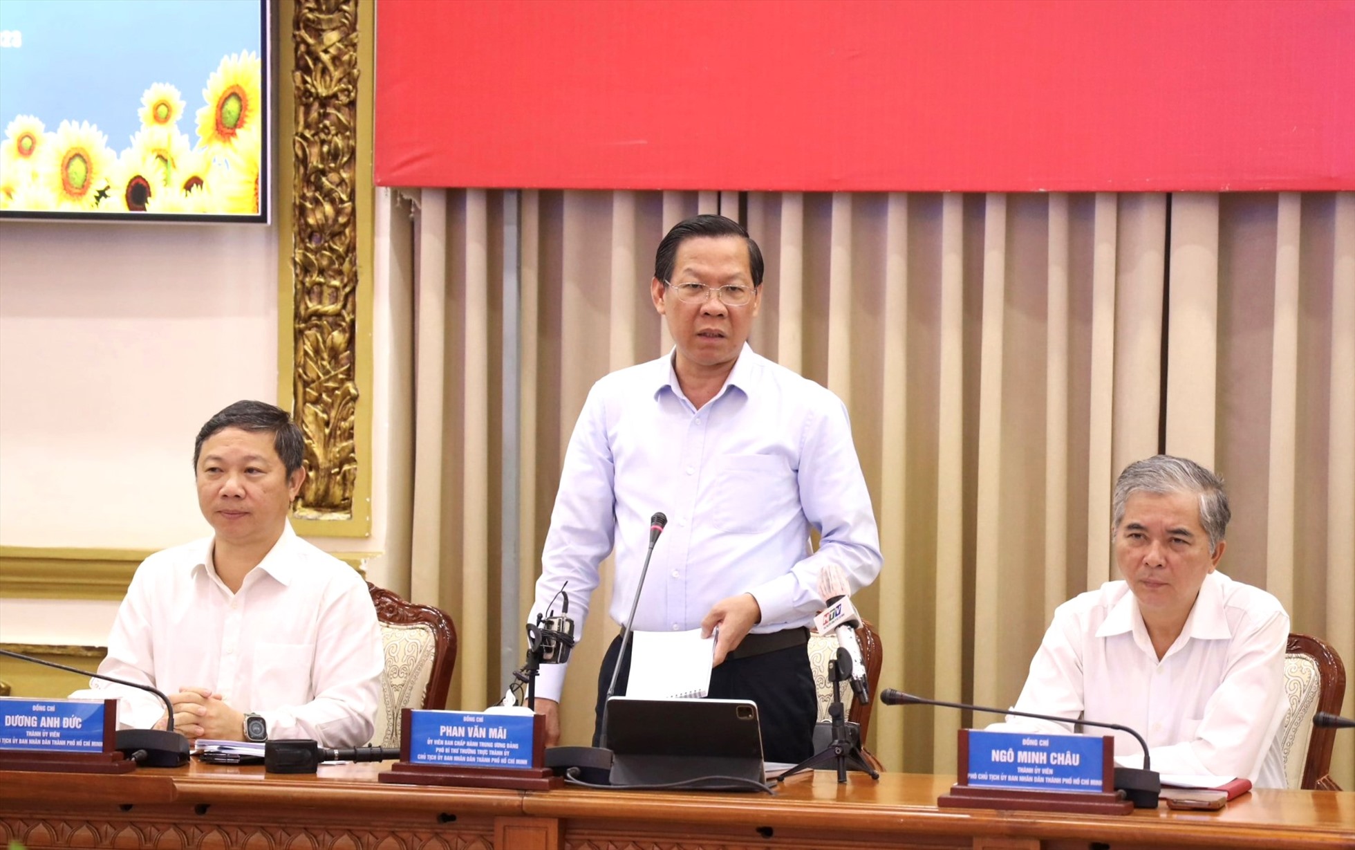 Chủ tịch UBND TPHCM Phan Văn Mãi phát biểu tại cuộc họp.  Ảnh: TTBC
