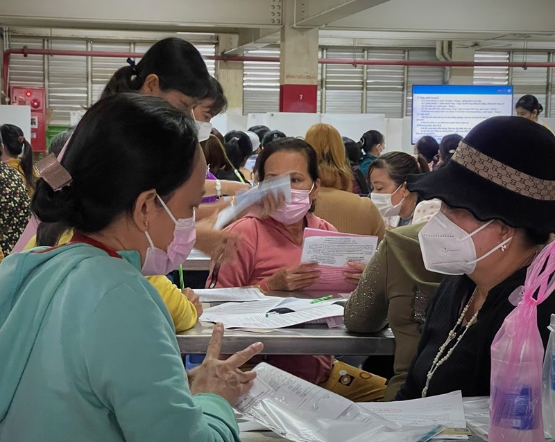Công nhân bị thôi việc ở Công ty PouYuen Việt Nam chủ yếu trên 40 tuổi
