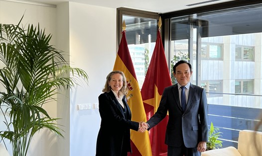 Phó Thủ tướng Trần Lưu Quang hội đàm với Phó Thủ tướng thứ nhất Tây Ban Nha Nadia  Calviño. Ảnh: Bộ Ngoại giao