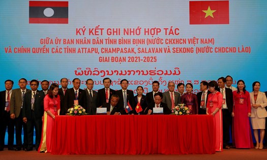 Bình Định ký kết hợp tác với 4 tỉnh Nam Lào. Ảnh: Hoài Luân