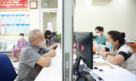 Đóng bảo hiểm xã hội bắt buộc, cán bộ, công chức được hưởng nhiều quyền lợi. Ảnh minh họa: Hải Nguyễn.