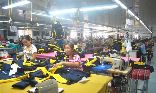 Công nhân tại một doanh nghiệp dệt may trên địa bàn tỉnh Nam Định. Ảnh: Công đoàn Nam Định