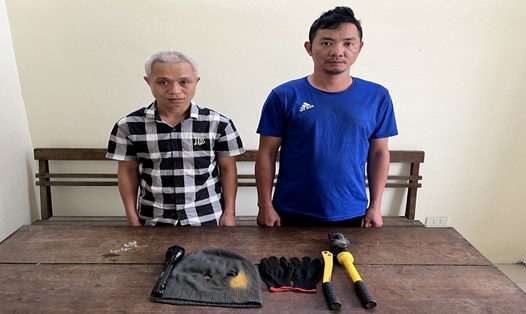 Hai đối tượng Bùi Viết Tiến và Đinh Đức Hồng bị Công an huyện Nho Quan (Ninh Bình) bắt giữ. Ảnh: Diệu Anh