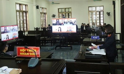 Quang cảnh phiên tòa trực tuyến xét xử 8 vụ án hình sự ở TP Lào Cai. Ảnh: Trọng Lộc