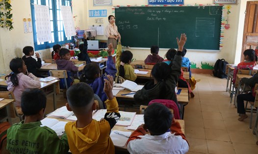 Giáo viên đứng lớp ở huyện Tu Mơ Rông, tỉnh Kon Tum. Ảnh Thanh Tuấn