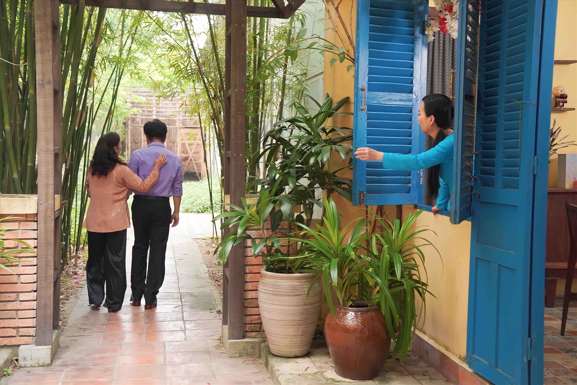 Hà Phương diễn xuất trong Bến đò chiều mưa. Ảnh: Nghệ sĩ cung cấp.