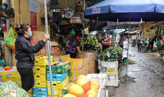Hà Nội có 89 chợ kiên cố, 248 chợ bán kiên cố, 116 chợ lều lán tạm. Ảnh: Lan Nhi
