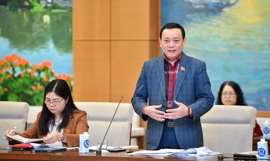 Ủy viên Thường trực Ủy ban Xã hội của Quốc hội Lê Văn Khảm phát biểu tại phiên họp. Ảnh: Quochoi.vn