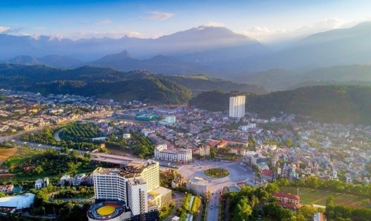 Phát triển tỉnh Lào Cai trở thành một cực tăng trưởng và trung tâm kết nối giao thương kinh tế giữa Việt Nam và các nước ASEAN với vùng Tây Nam của Trung Quốc. Ảnh: Chinhphu.vn